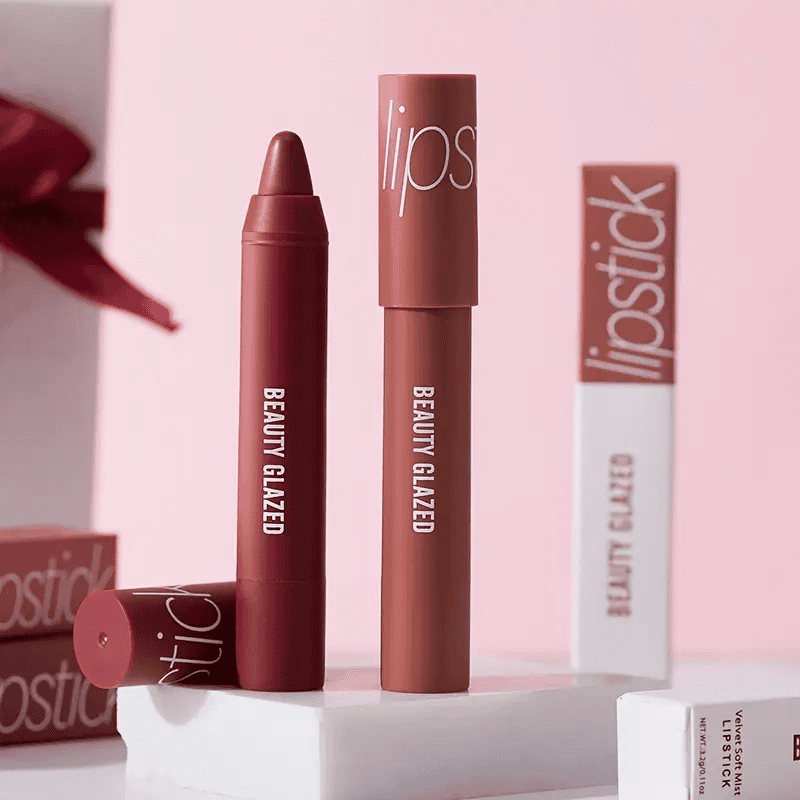 Set Ruj Pen si Creion de Buze 02 2 Balsam de buze hidratant și lucios, cu efect glazurat pentru un aspect natural și atractiv.