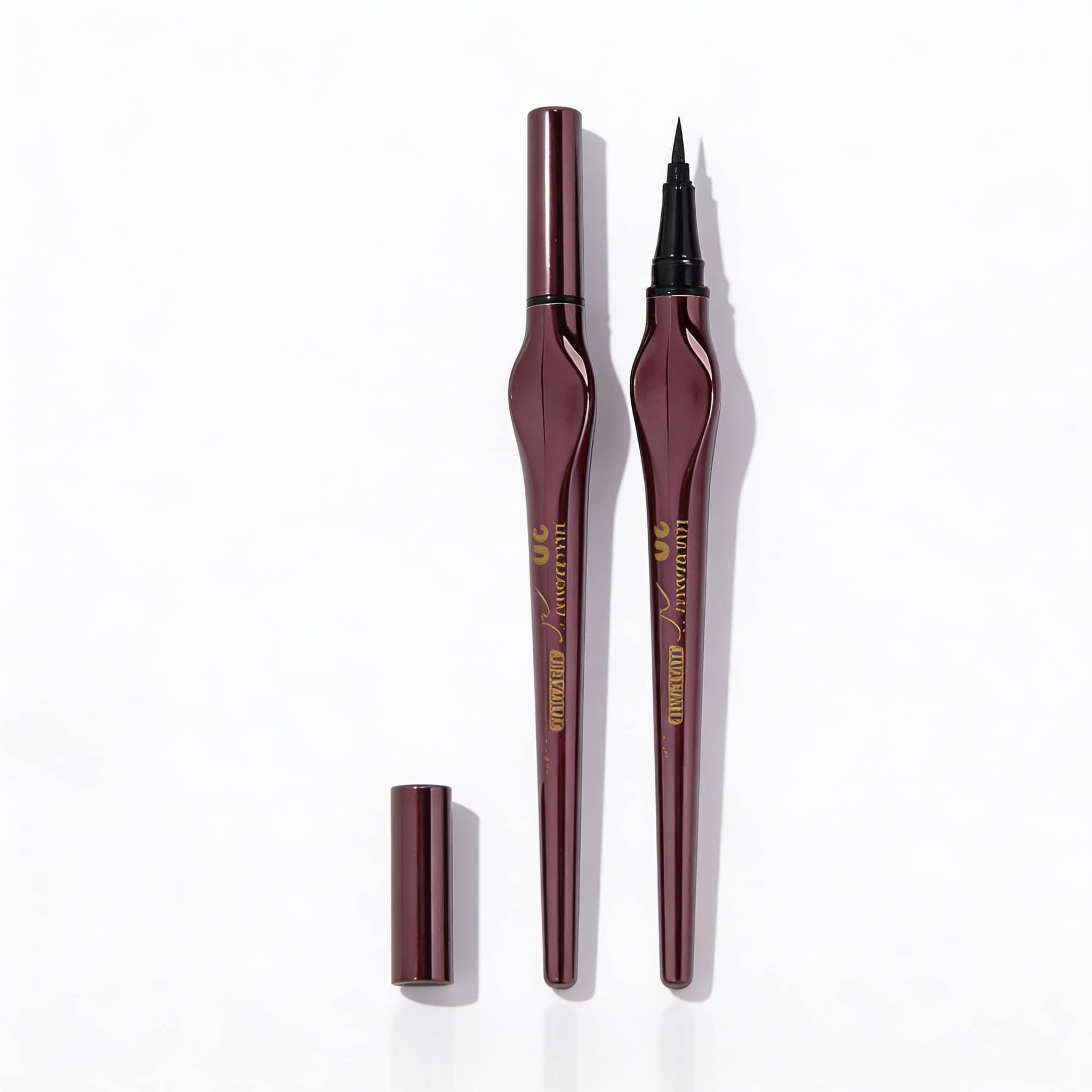 Eyeliner 3D, WATERPROOF 1 Lichid de ruj cu applicator fin, în nuanță bordo intens, ideal pentru machiaj de zi și seară.