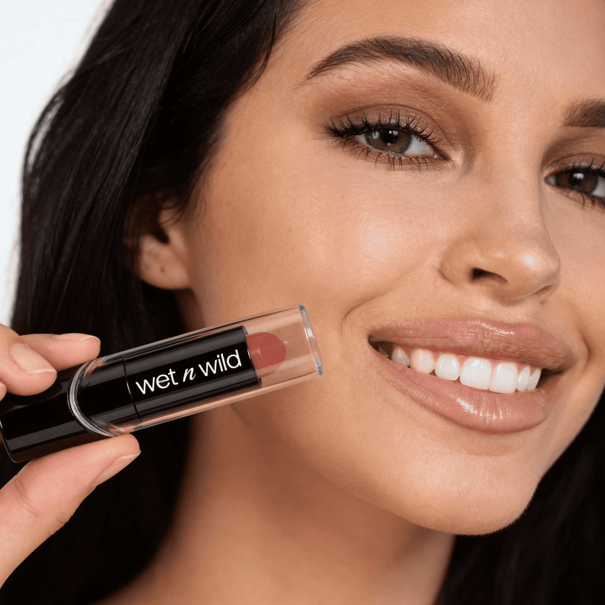 Ruj Ultra Hidratant cu Textură Fină 3 Ruj Wet n Wild, machiaj profesional, frumusețe naturală, culori intense, produse de calitate.
