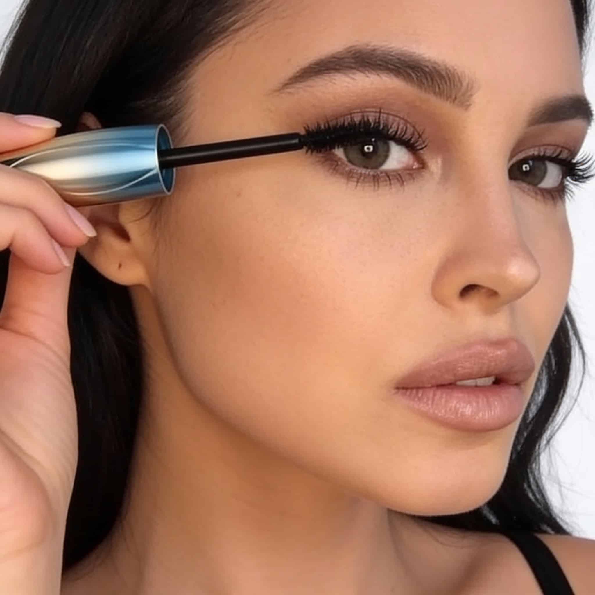 Kiss Beauty Mascara Cu Acid Hialuronic 4 Rimel pentru gene alungitoare și voluminoase, ideal pentru machiaj profesional și frumusețe naturală la Seloria Cosmetic.