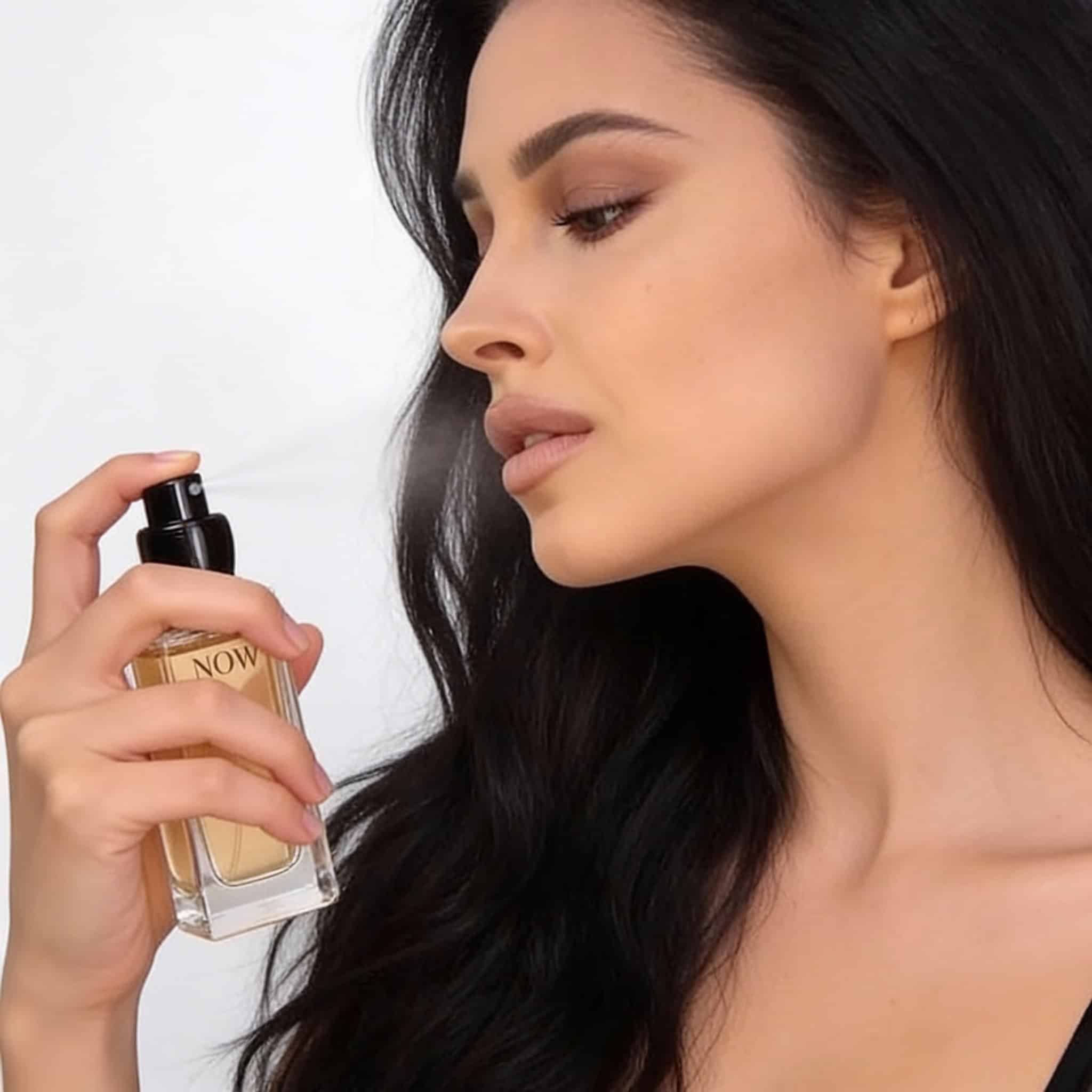 Set Sereno's NOW Cosmetic Pentru Femei 3 Spray parfum pentru piele fină și hidratată, perfect pentru îngrijire personalizată.
